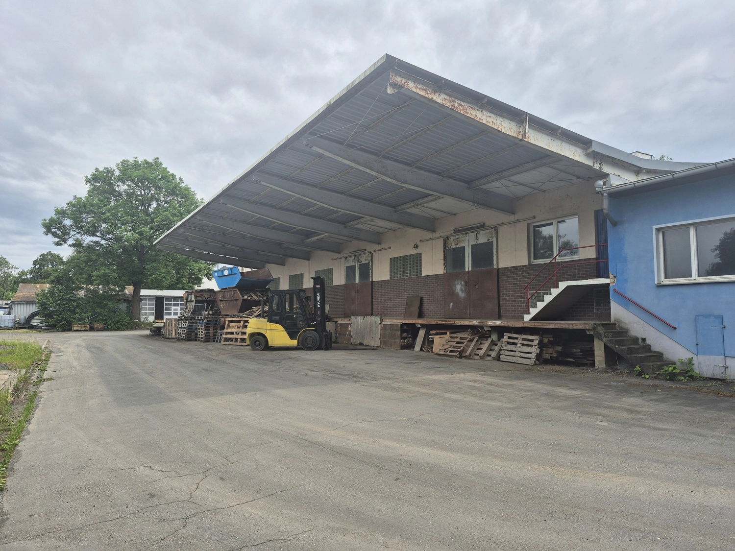 Haus & Handel - Immobilien - Gewerbegrundstück mit Speditionsgebäude